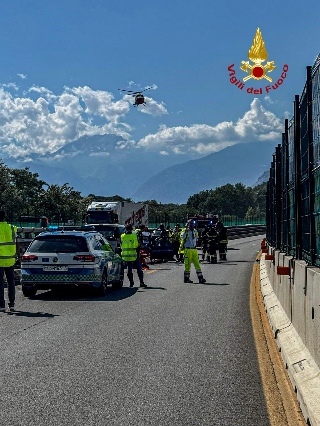 Auto contromano sulla A32, una vittima e due feriti